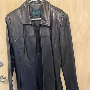 Ladies black Danier leather Jacket/fits med.